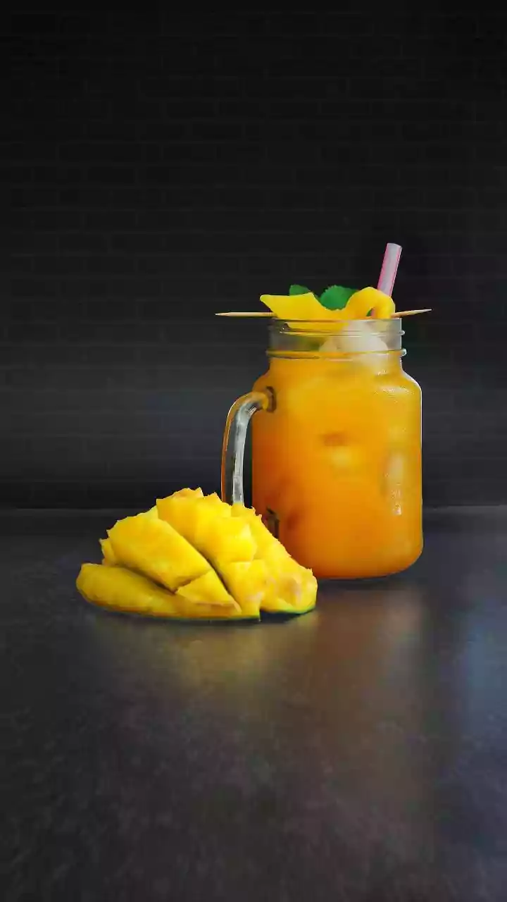 Urban Diners Swap Carbonated Sodas For Cold-Pressed Fruit Vinegar Shrubs In Modern City Cafes