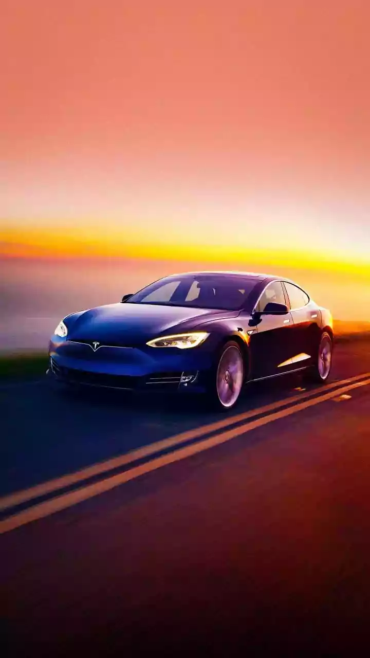Tesla Investor Recommends Buying iPhone 17 Ahead of Price Hike