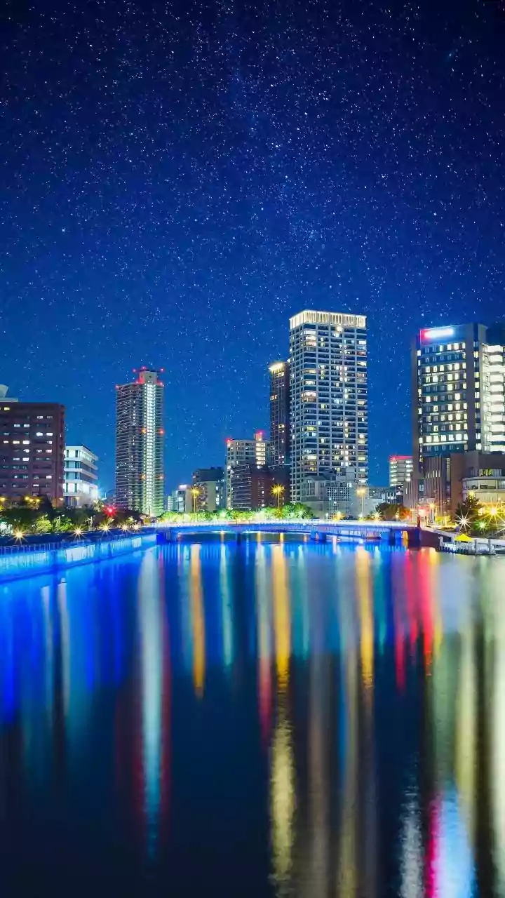 Smartphone Apps Turn Light Polluted City Skies Into Active Urban Stargazing Hubs