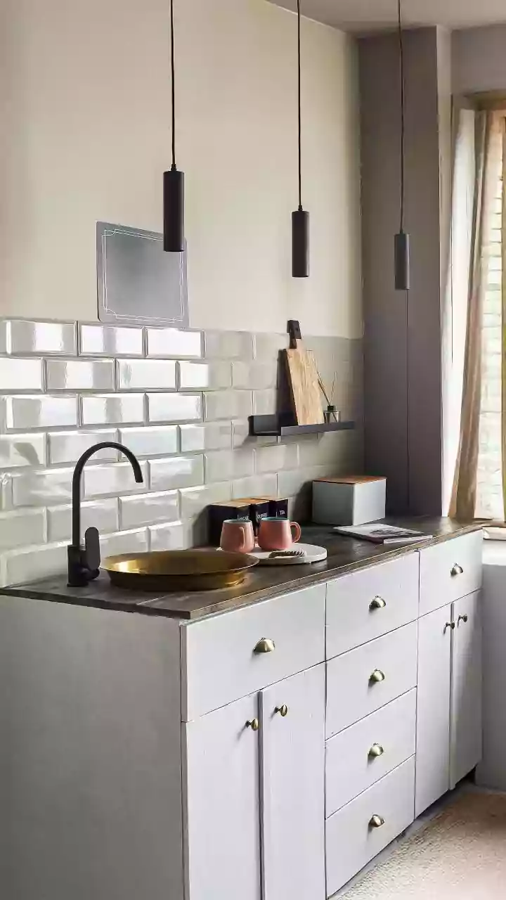 Rubbed Bronze Hardware: The 2000s Classic Making a Chic Comeback in Home Design