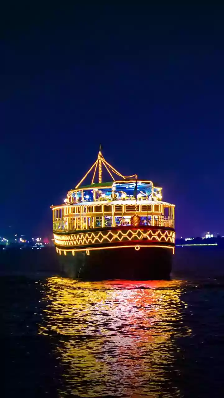 'Christmas Vibes In Surat': Santaclause Surprises Visitors At Causeway With His Boat Ride | VIDEOS INSIDE