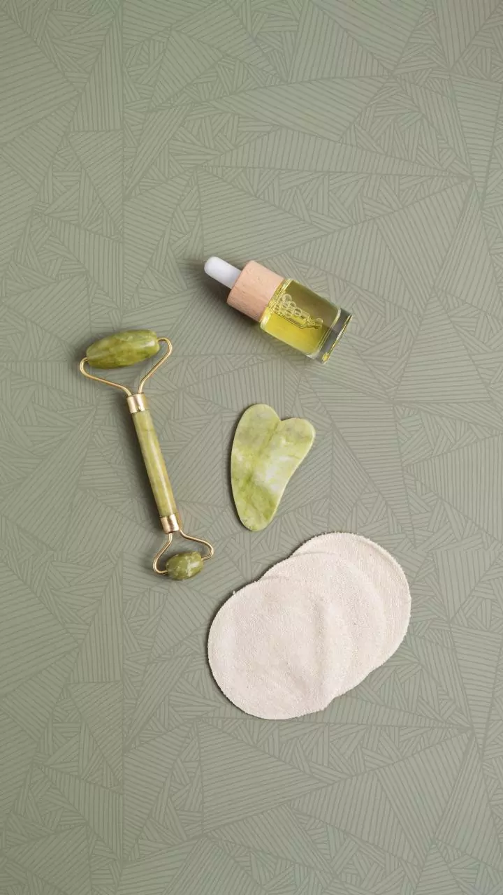 Experts Share How To Build A Skincare Routine For Sensitive Skin That Actually Works