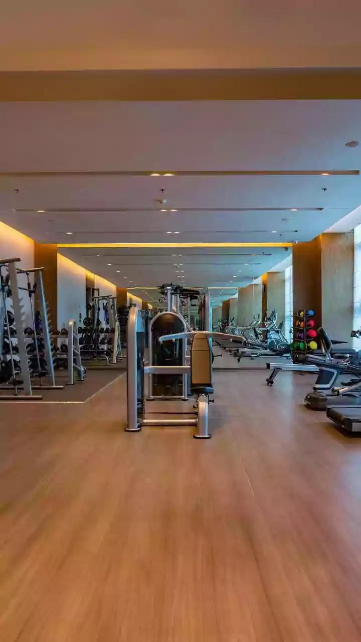 Why Zone-2 Cardio Brisk Walking Keeps Desk Workers Active Without Exhaustion