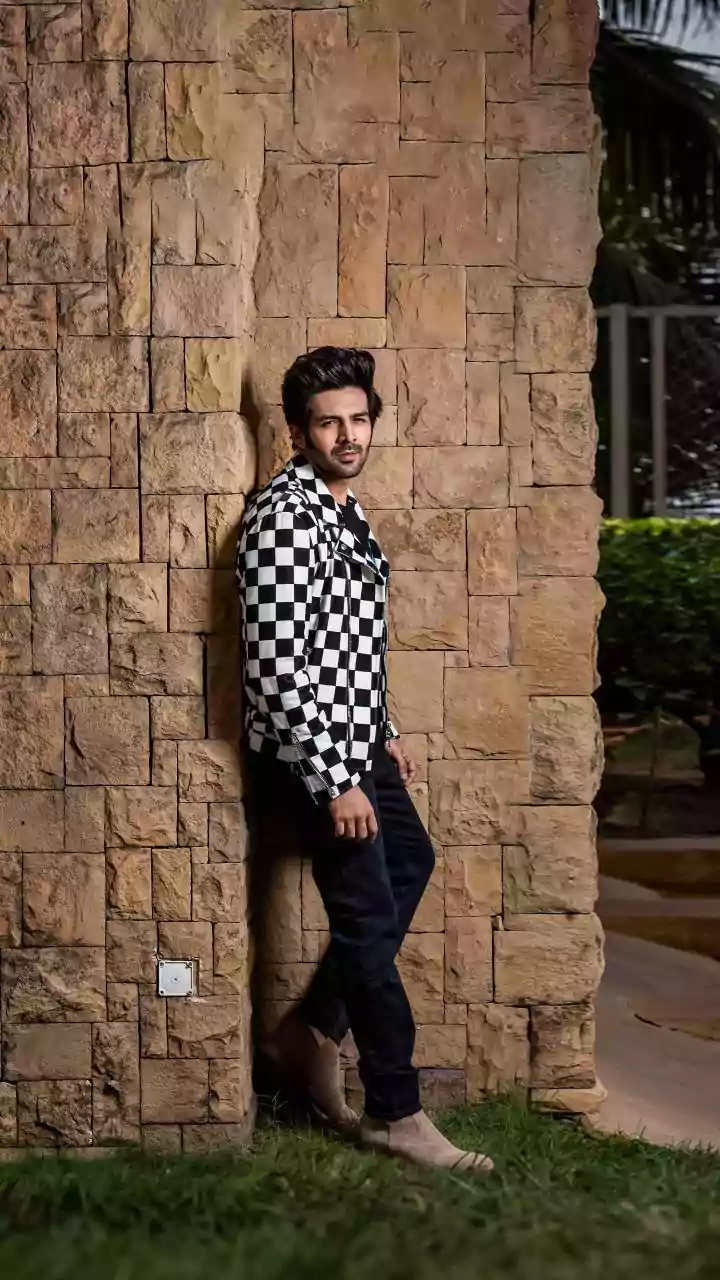 Kartik Aaryan & 18-Year-Old Rumoured Girlfriend Karina Kubiliute Stayed In SAME Hotel In Goa During New Year: Report