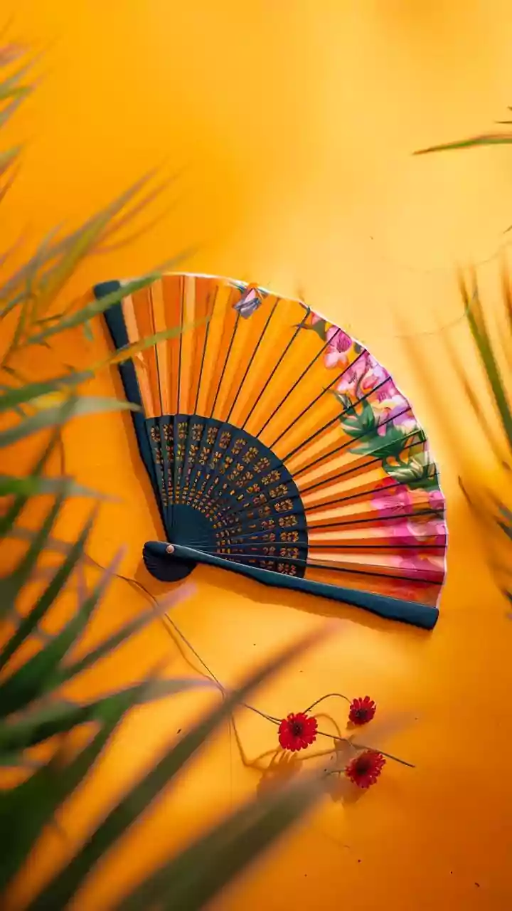 This is how you can create hand fans