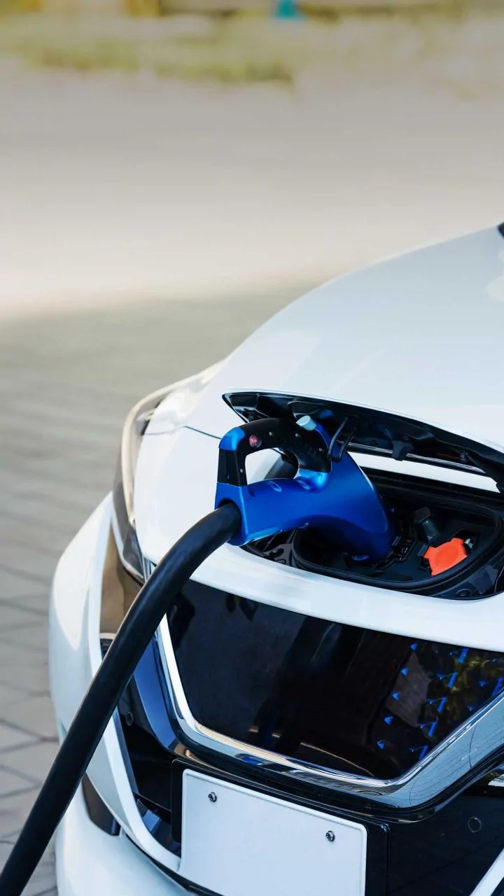 Delhi to charge extra for new petrol, CNG cars to push EVs