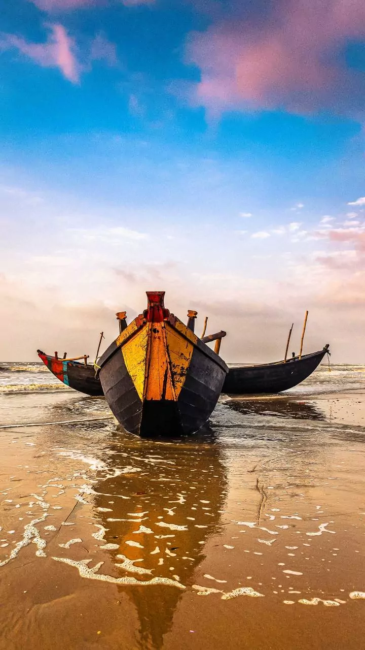 Lakhs take holy dip on Makar Sankranti at Gangasagar amid chilly weather