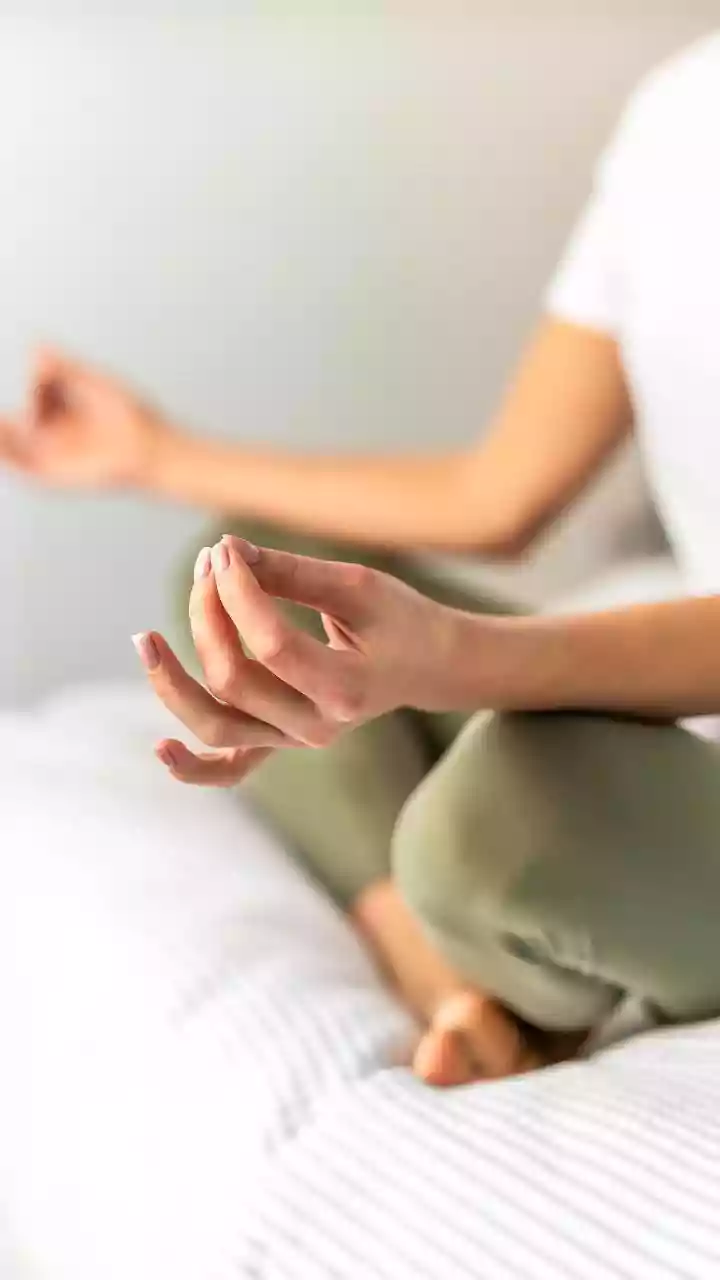 5 hand mudras that profoundly affect your well-being
