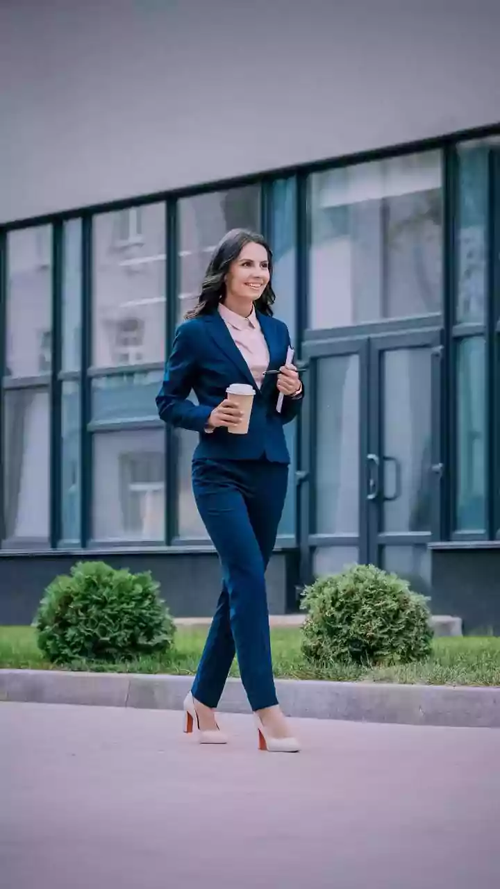 Professionals Are Giving Walking Meetings A Try After New Creativity Findings