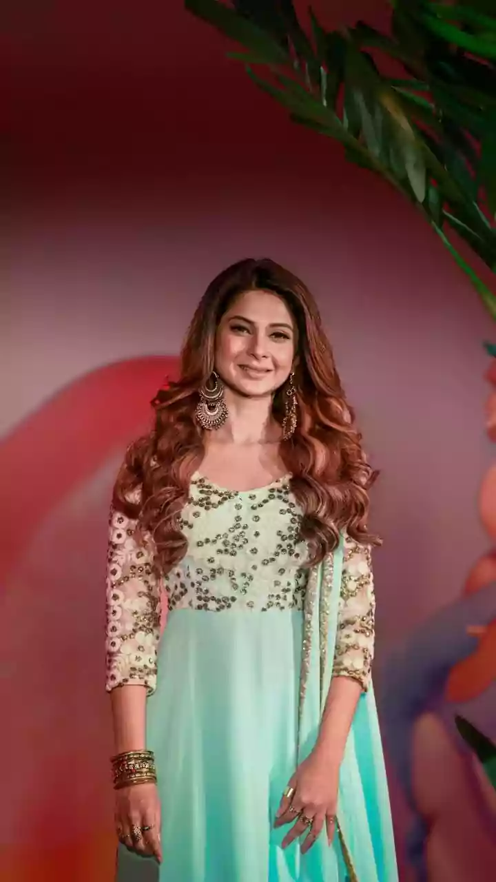 Shaque: Trust No One Review: Jennifer Winget Steals The Show In This Solid Mystery
