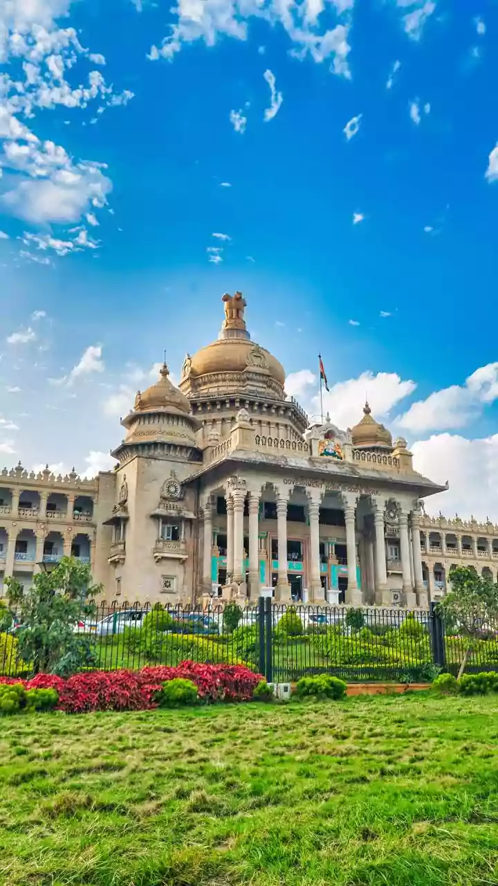 Will serve full five-year term, says CM Siddaramaiah, rejects power-sharing talk