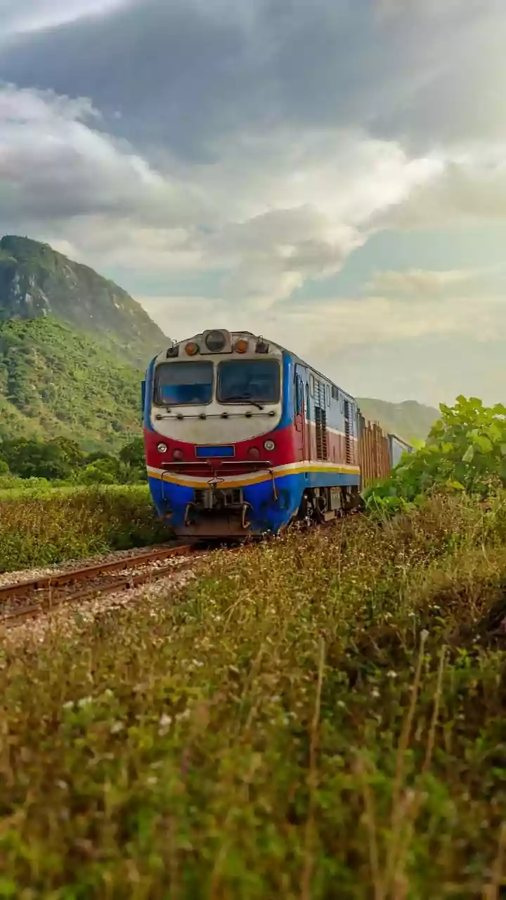 What to Know Before Choosing the New Delhi-Gorakhpur Train