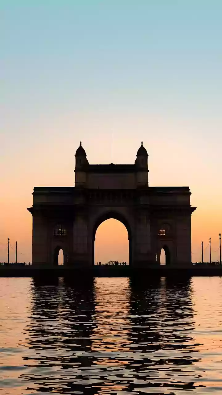 Last minute talks on between Sena (UBT) and MNS for Mumbai civic poll alliance