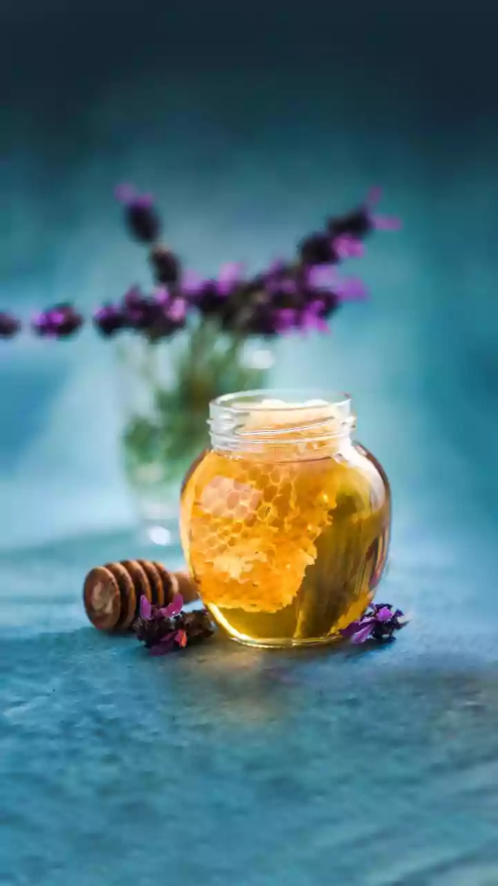 Cansou de relações tóxicas? Rituais com mel e lavanda ajudam a manifestar um romance saudável
