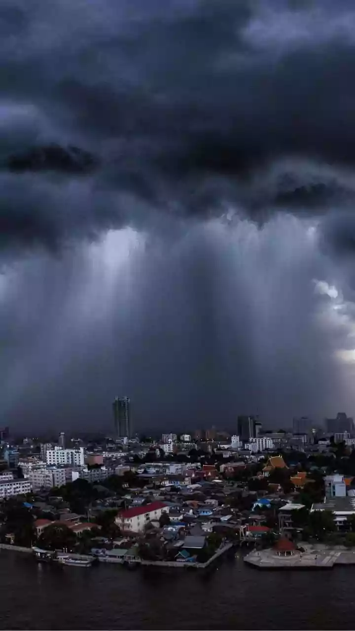 Mumbai Gets First Premonsoon Showers; IMD Issues 5-Day Thunderstorm Alert As Monsoon Arrival Faces Delay