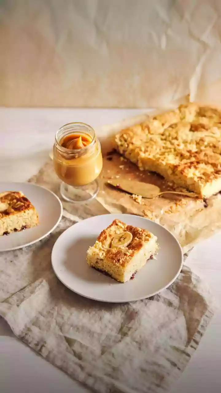 Cuca de banana com doce de leite para tomar com café