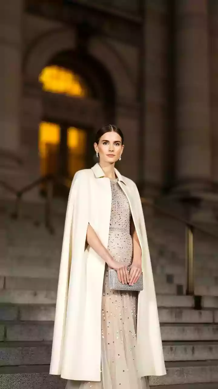 How to Keep an Updo Secure for an Evening: Romantic Updos