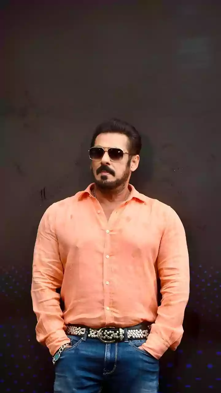 Bollywood's Style & Voting Day Outfits