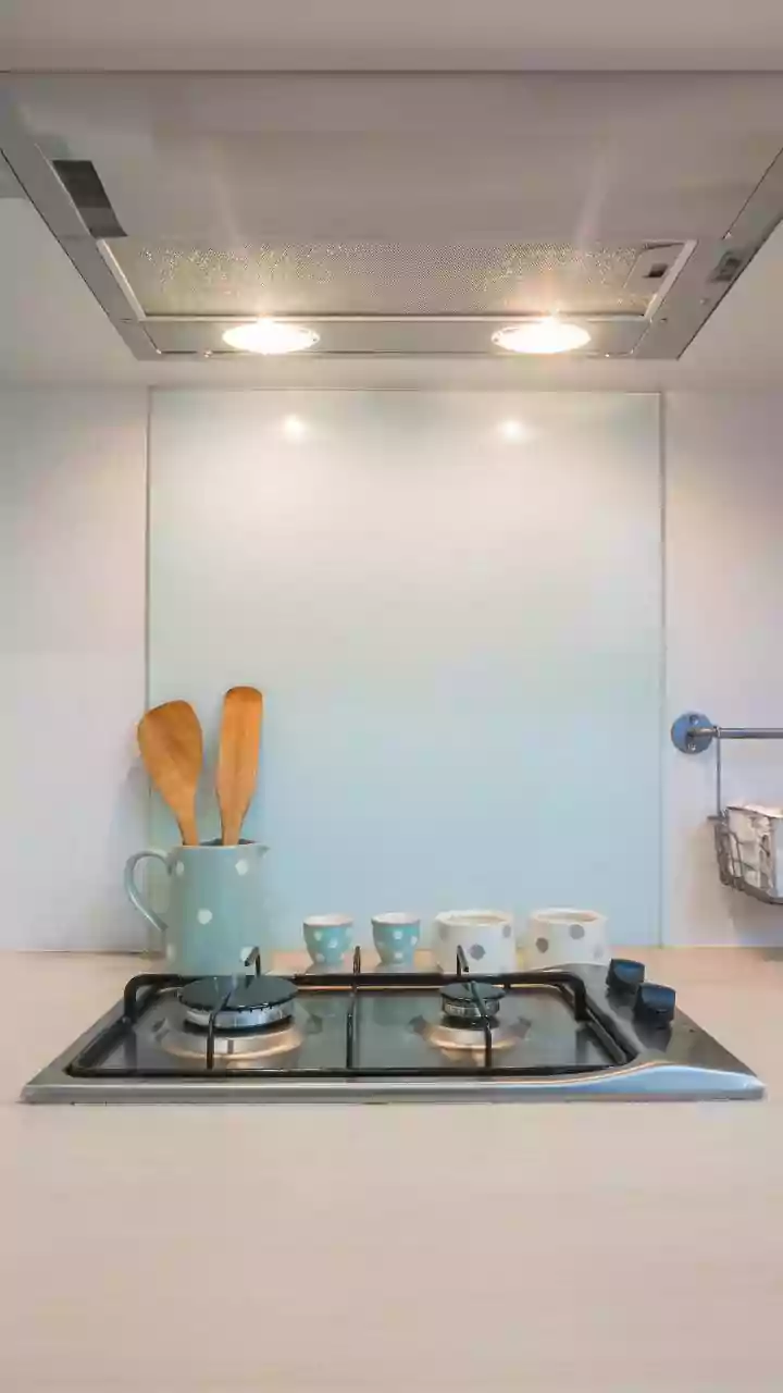 Airflow Showdown: Duct vs. Ductless Chimneys