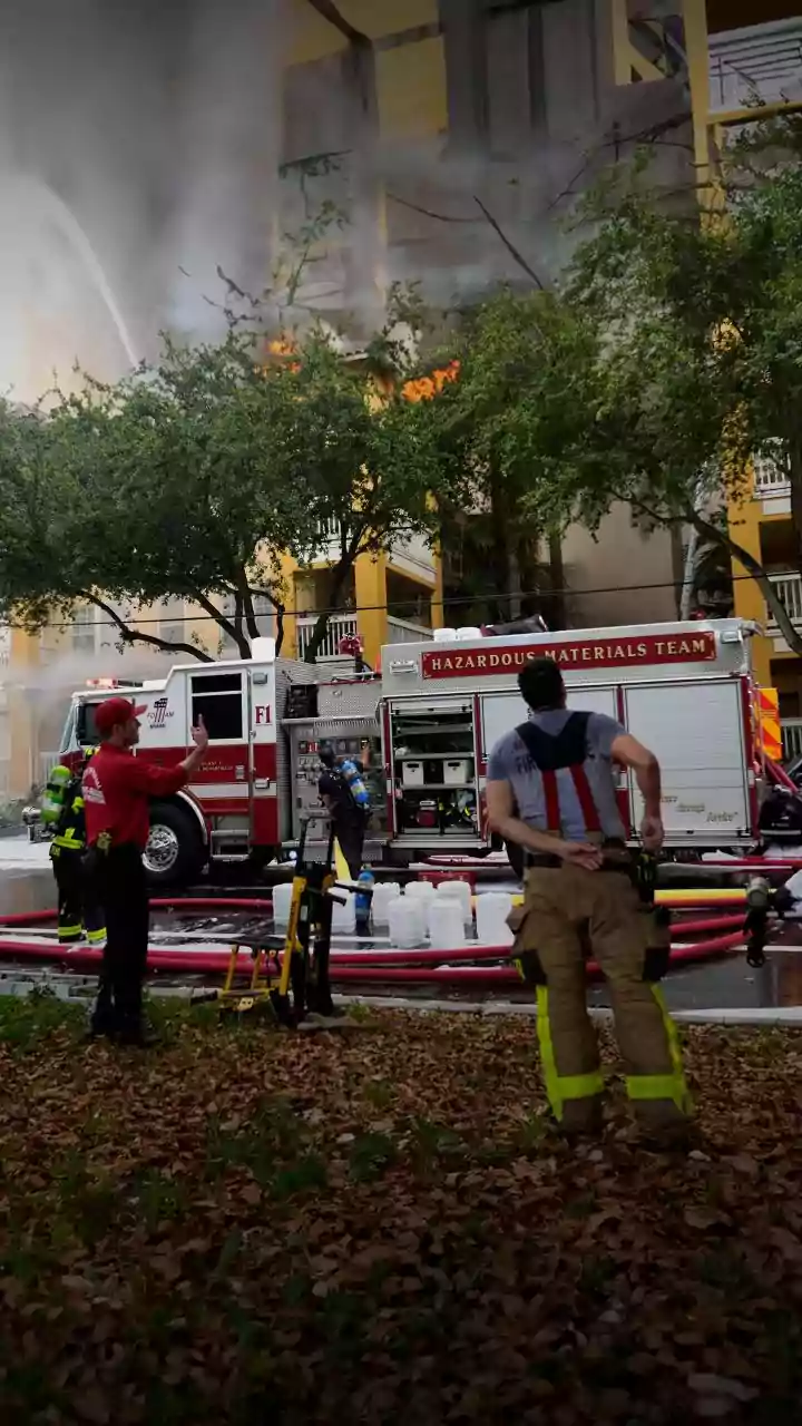 Toll rises to 30 in Karachi fire, 16 minors among those missing