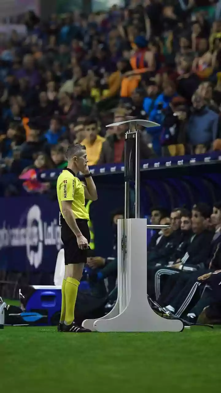 Explaining VAR: How does it work?