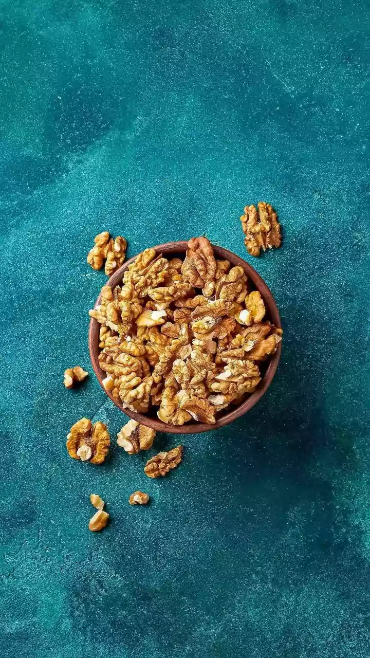 How to mix mint with walnuts to produce yummy dishes