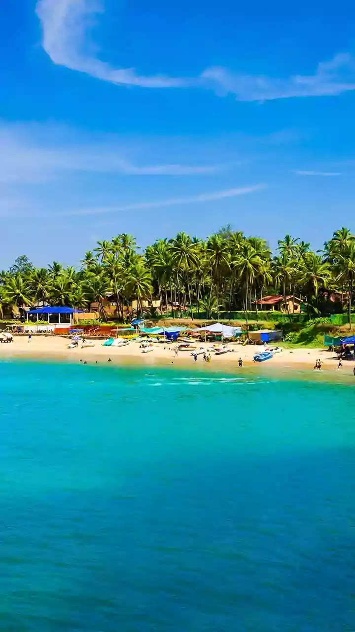 Long Weekend Ahead! This Republic Day, Soak Up The Sun In Goa, Unwind In Pondicherry & Go Skiing In Manali