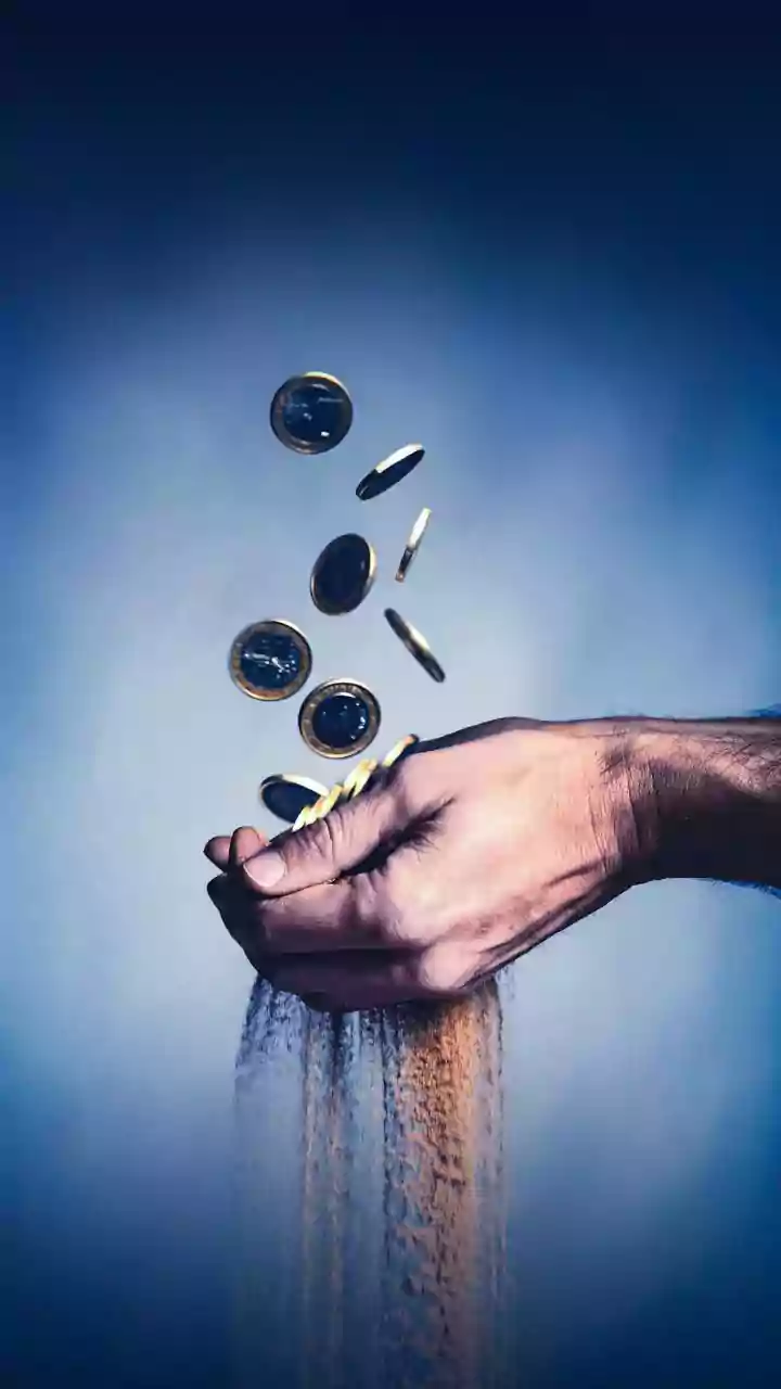 Silver jumps 160% in 2025: Motilal Oswal projects upside, shares investment strategy