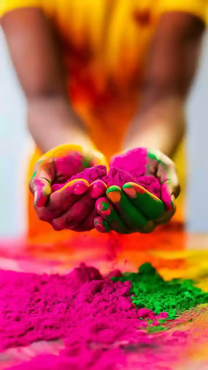 Make organic Holi colours at home using beetroot, spinach and turmeric