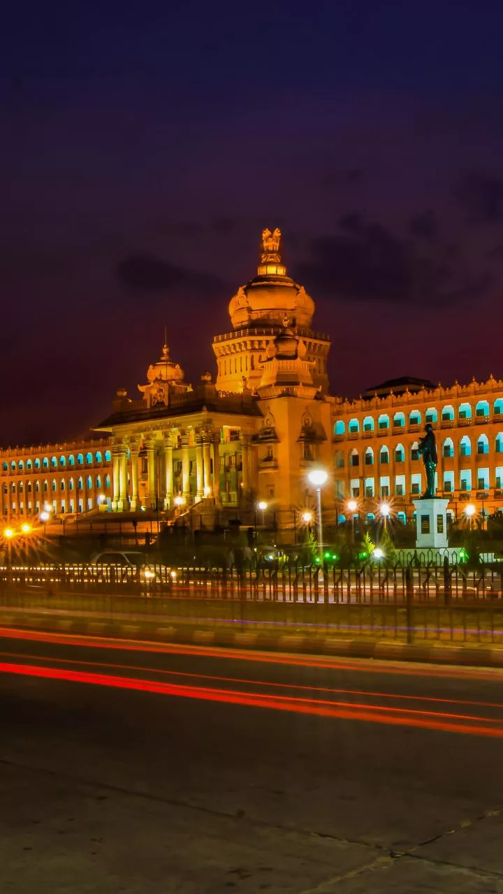 MLAs demand funds, highlight bureaucratic apathy to CM at CLP meeting