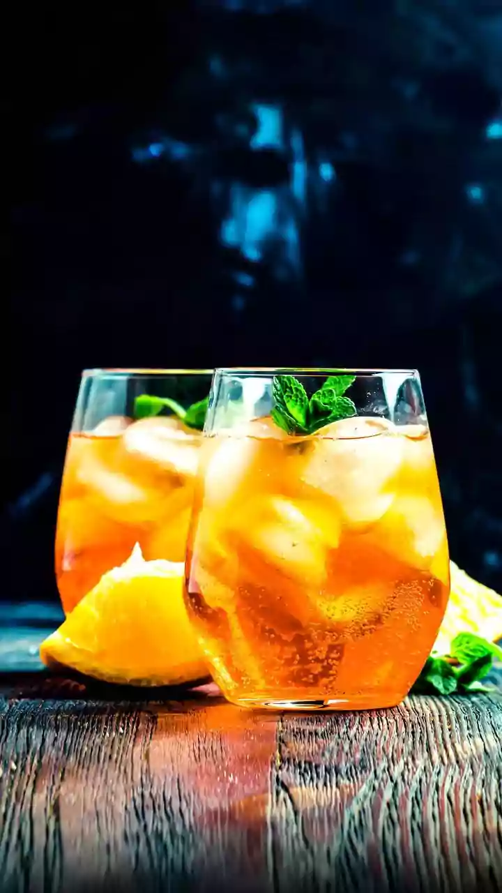 These 5 DIY Anti-Ageing Drinks Will Give You Glowing, Firm Skin, Natural