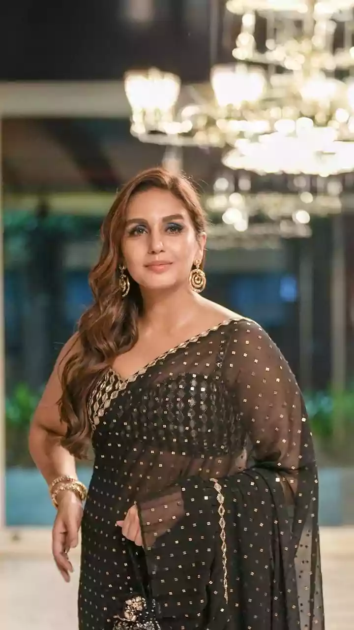 Huma Qureshi dazzles in a Banarasi saree at Cannes