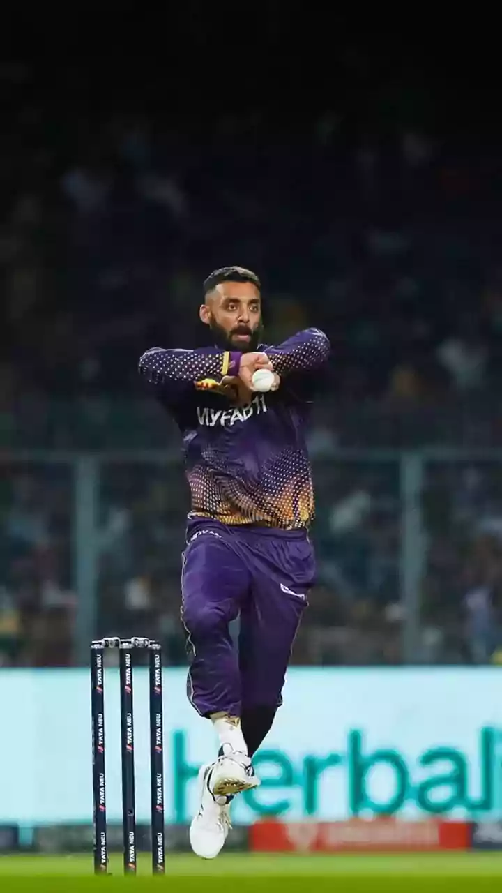 Netizens brutally troll KKR Bowlers for displaying poor form against SRH batters