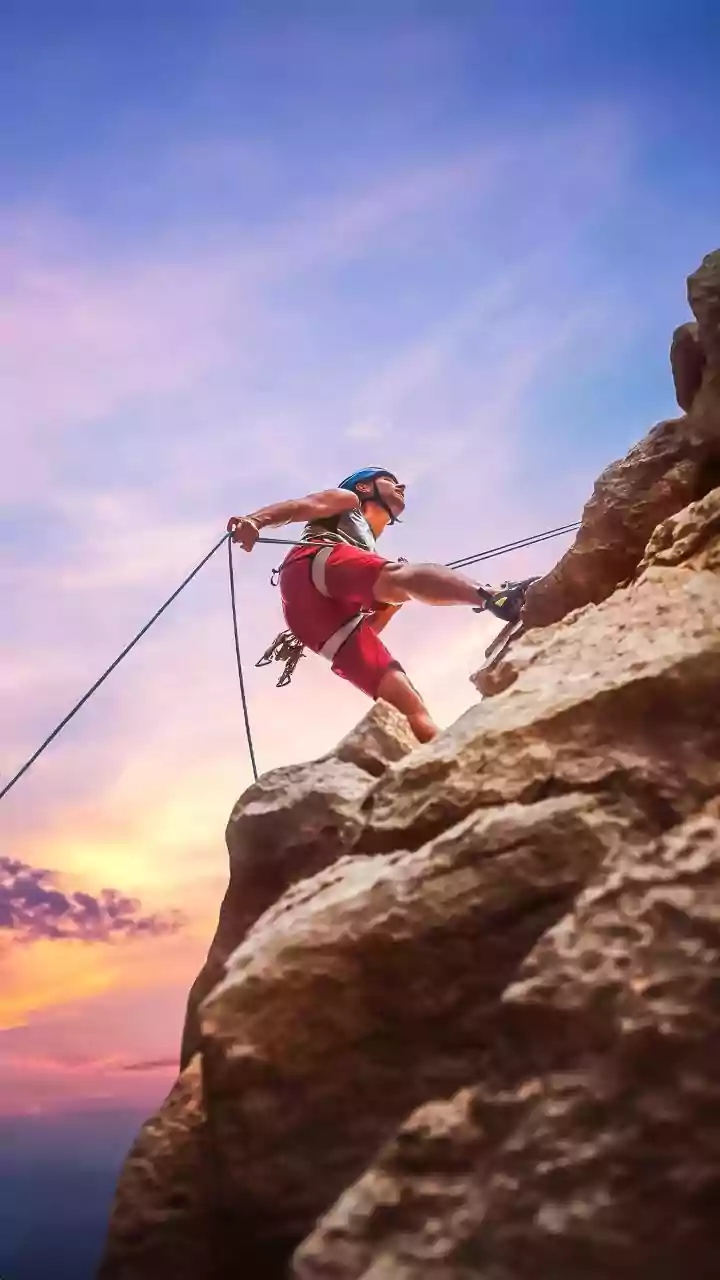 Rain Tests Even Experienced Rock Climbers