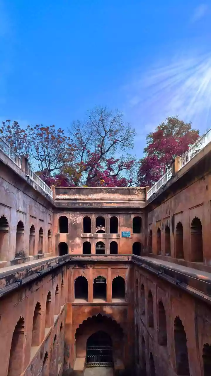 Plan affordable weekend getaways from Indore and Bhopal to Mandu's monsoon palaces