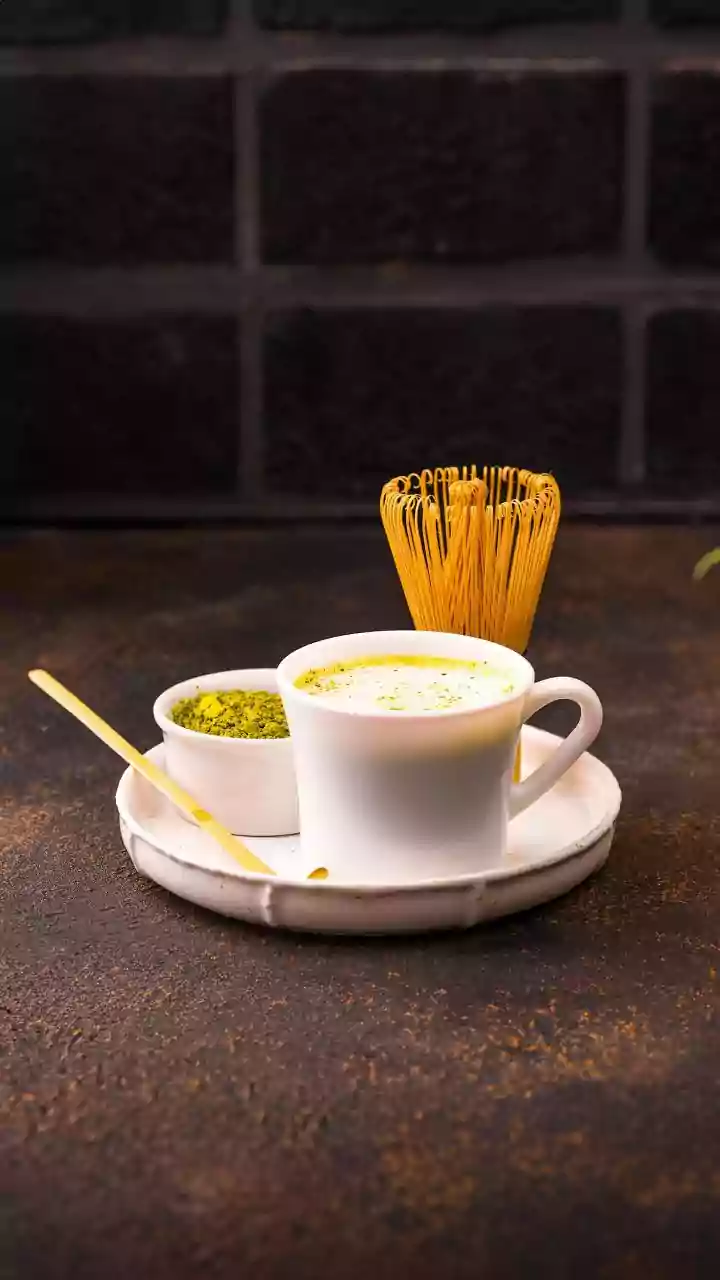 Metro Desk Workers Swap Sweetened Coffee For Sugar-Free Japanese Matcha Lattes Every Afternoon