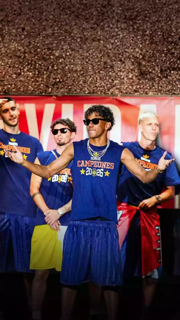 Seleção espanhola é recebida com festa em Madri