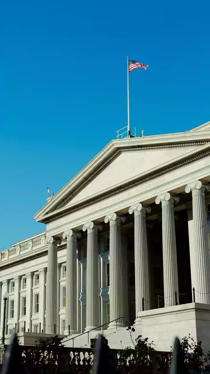 Trump suing US government for $10 billion