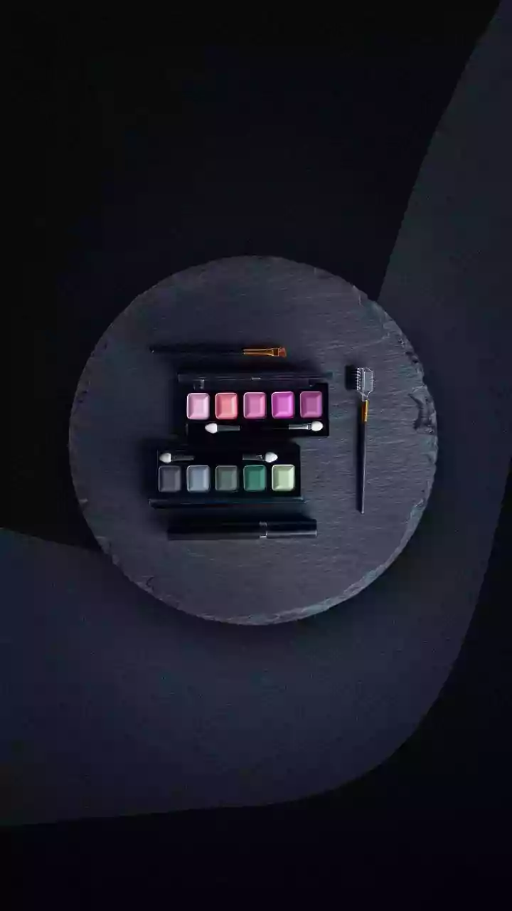 How To Choose Versatile Festive Makeup Palettes That Support Soft Day And Dramatic Night Looks