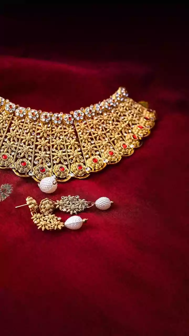 Caught On Camera: Armed Assailants Rob Jewellery Store Near Bengaluru At Gunpoint