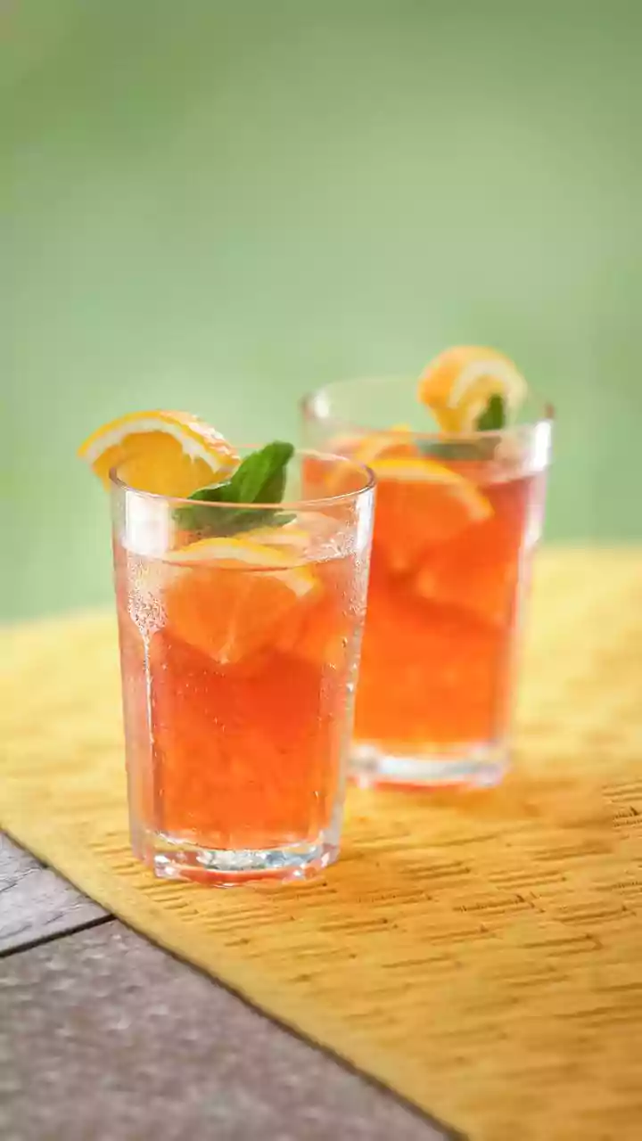 How Cold-Pressed Fruit Vinegar Shrubs Offer Balanced Sweet And Tart Refreshment In Metro Cafes
