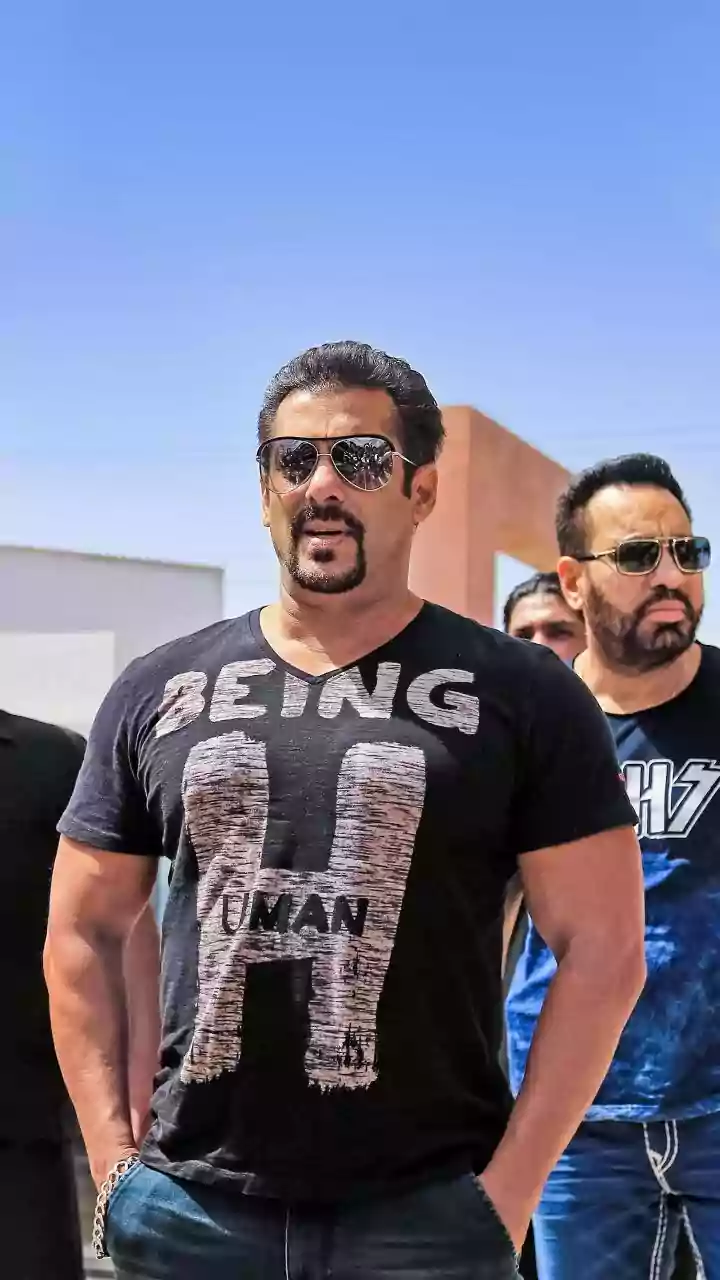 Salman Khan brings playful vibes, teases Shera at Arbaaz Khan's anniversary bash