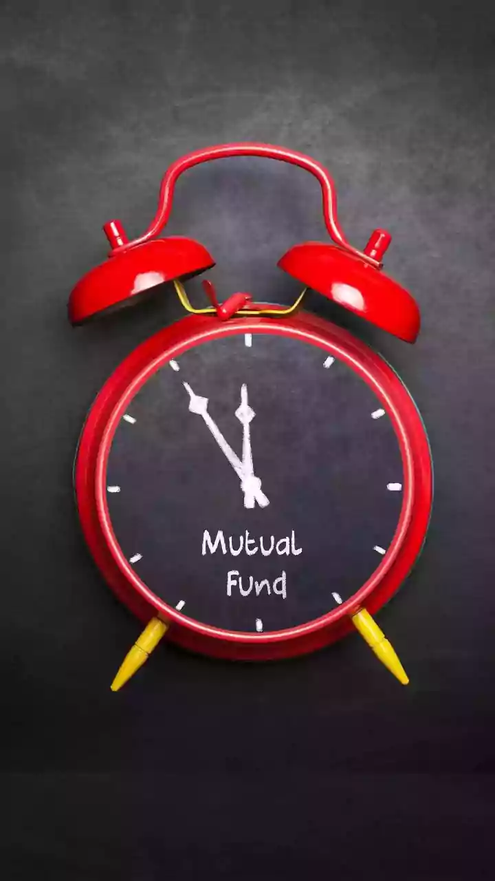 Your First Glance: Cup, Guitar, or Clock? Discover Your Core Personality Trait!