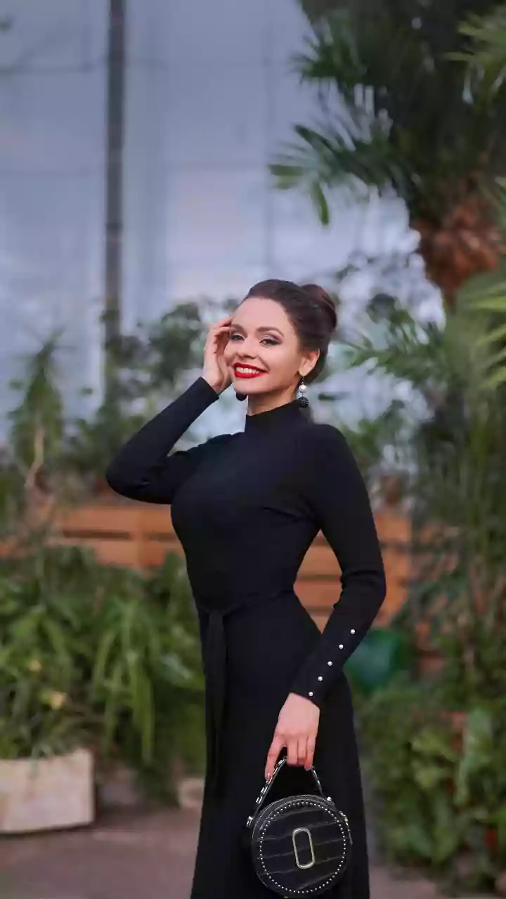 Mock neck cropped pullovers: 5 styling tips