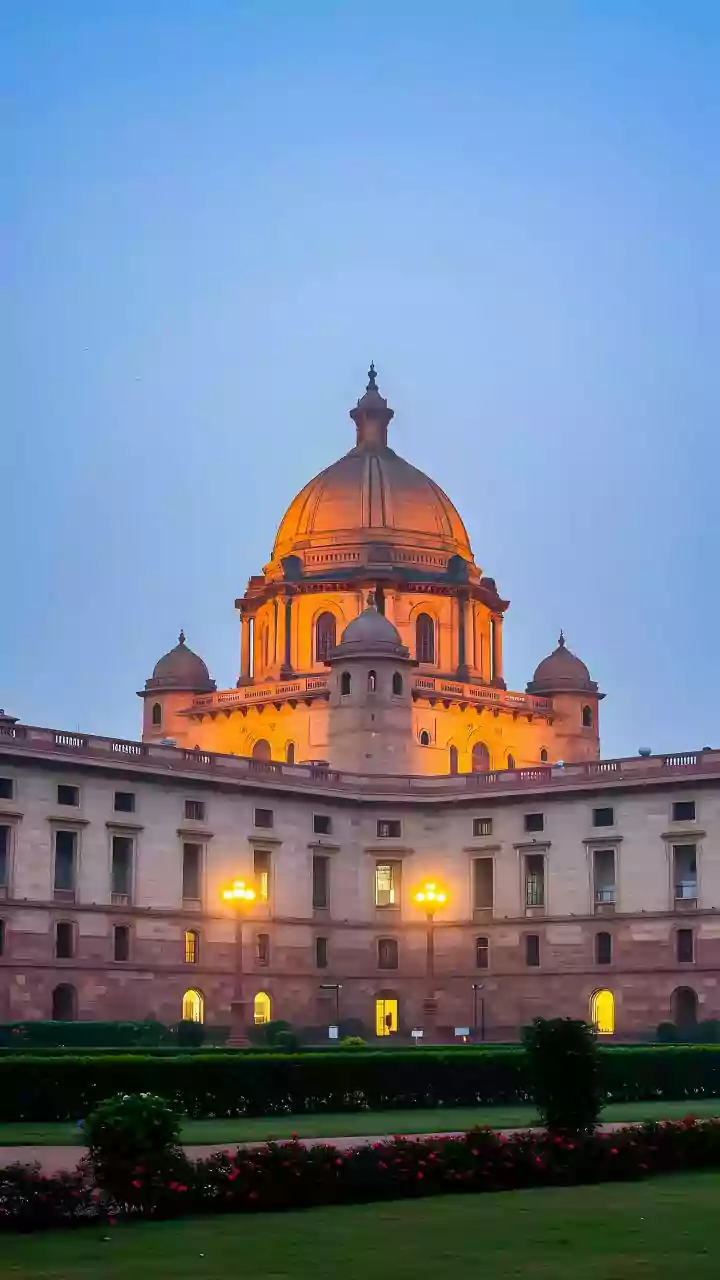 8th Pay Commission: Central govt employees, pensioners can expect over 60% DA in revision