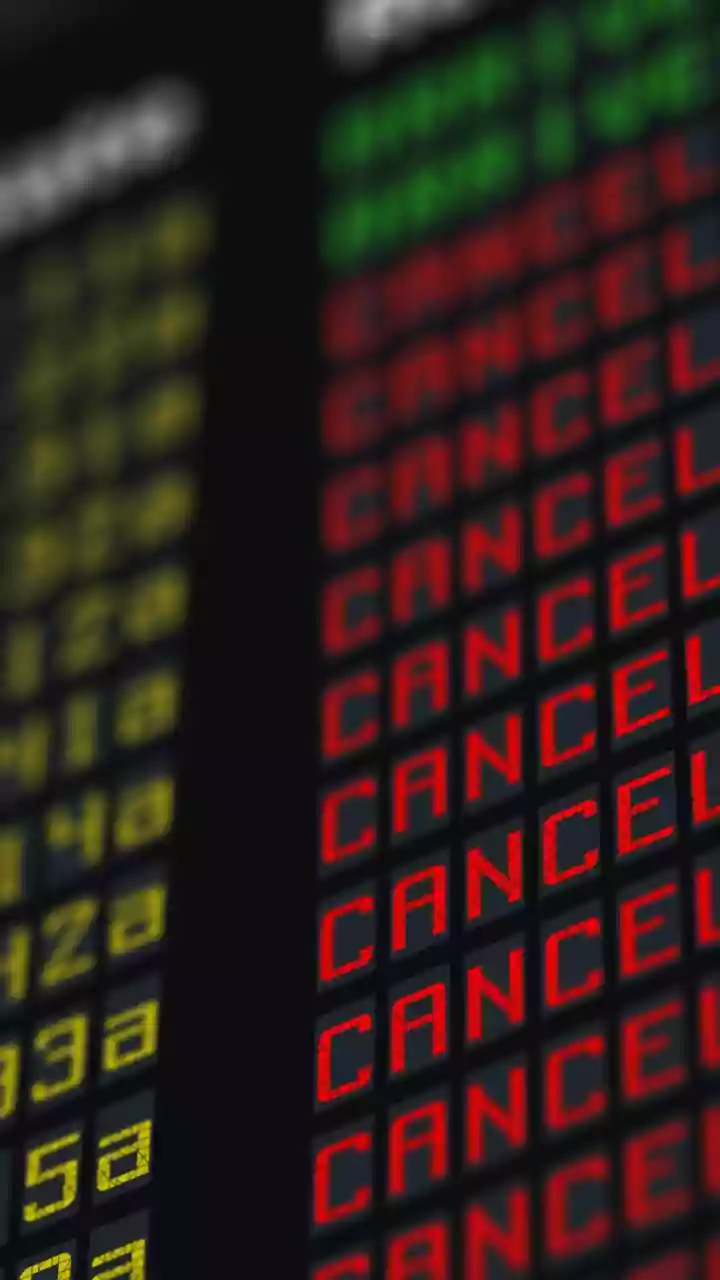 Hundreds Of Flights Cancelled In New York, New Jersey Due To Snowy Weather Over Weekend