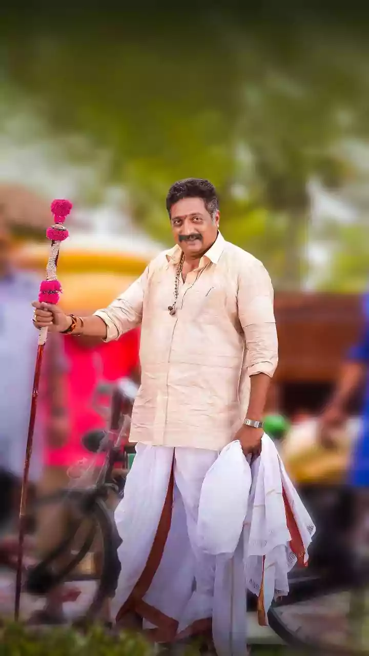 'Fake and money-oriented': Prakash Raj criticizes Hindi cinema