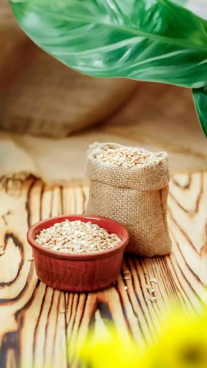 Pairing whole grains with legumes ensures complete amino acid availability for vegetarian recovery