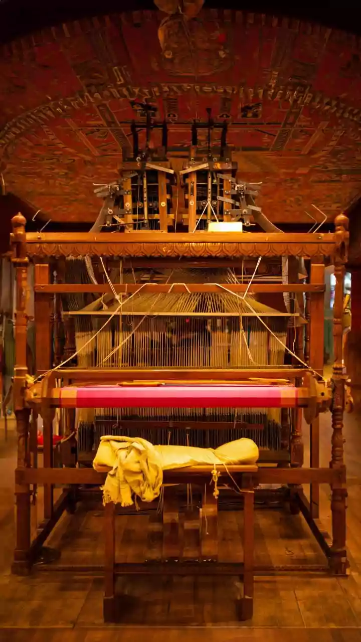 Ever Seen A Saree Being Woven Live? This Bengaluru Area Lets You Do That