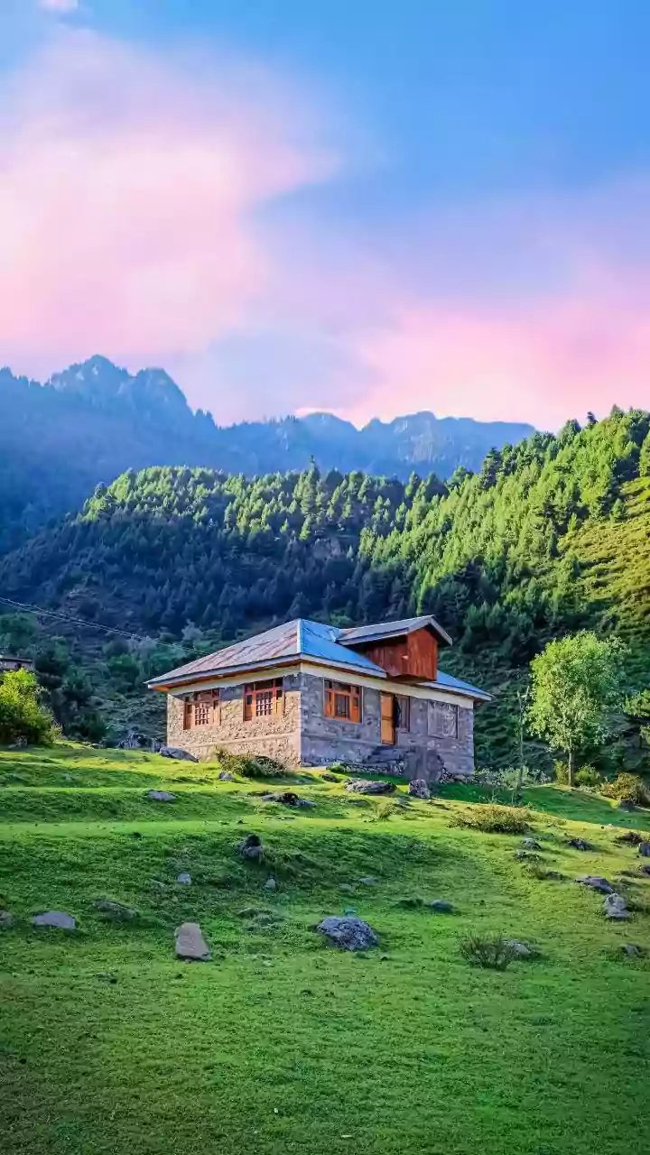 The Winter Travel Shift: How India’s Youth Is Powering The Rise Of Hostels And Homestays